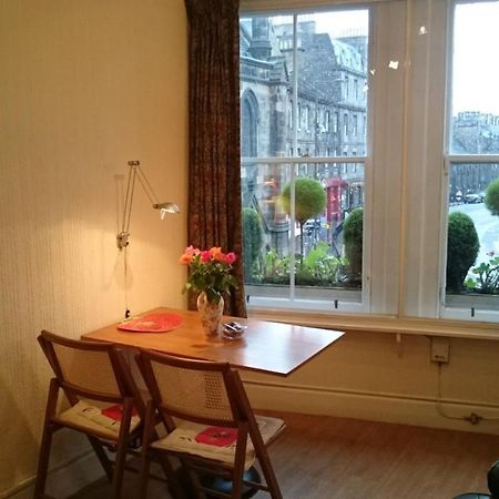 Royal Mile Apartment, 1 Minute From The Castle. Edinburgh Exterior photo